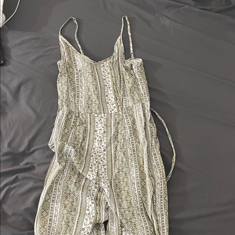 Forever 21 Floral Striped Jumpsuit in Cream and Gray